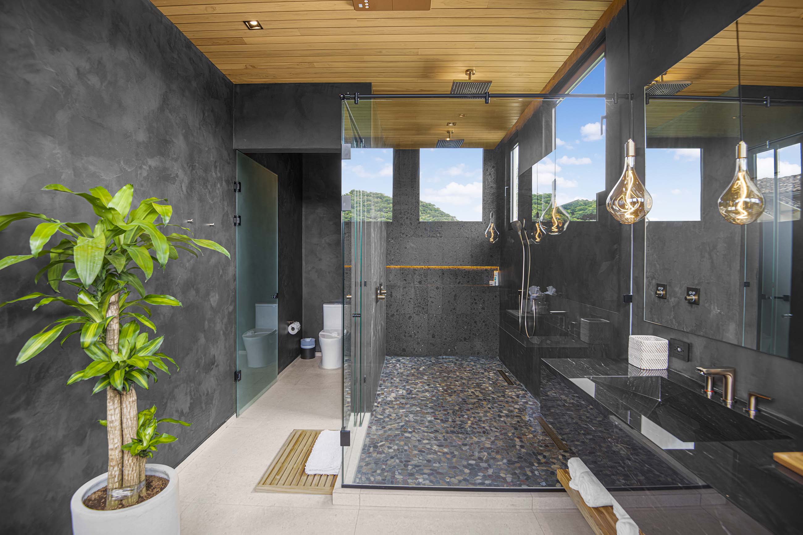 Bathroom — 3 / 12