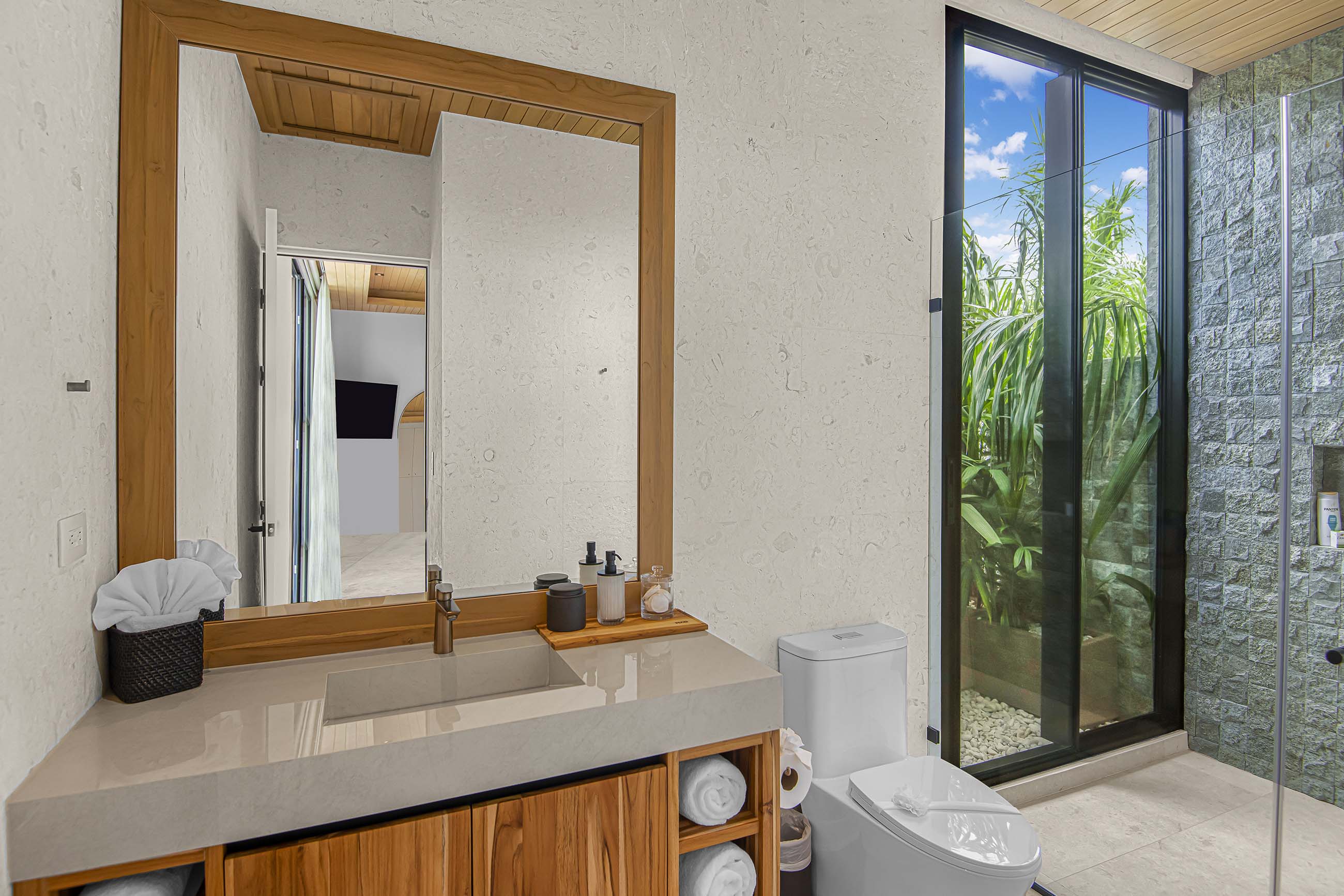 Bathroom — 5 / 12
