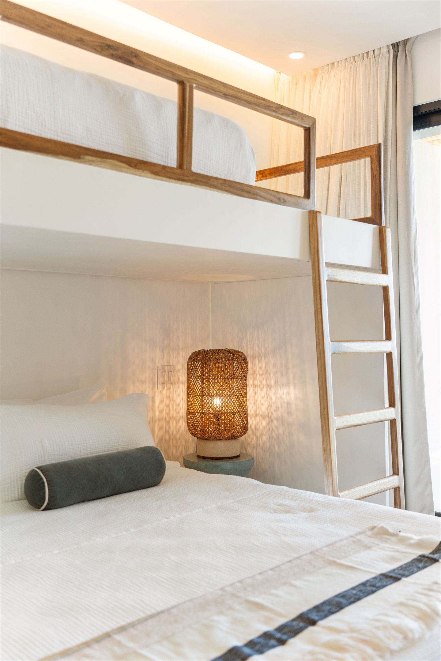 Bedroom — 30 / 33