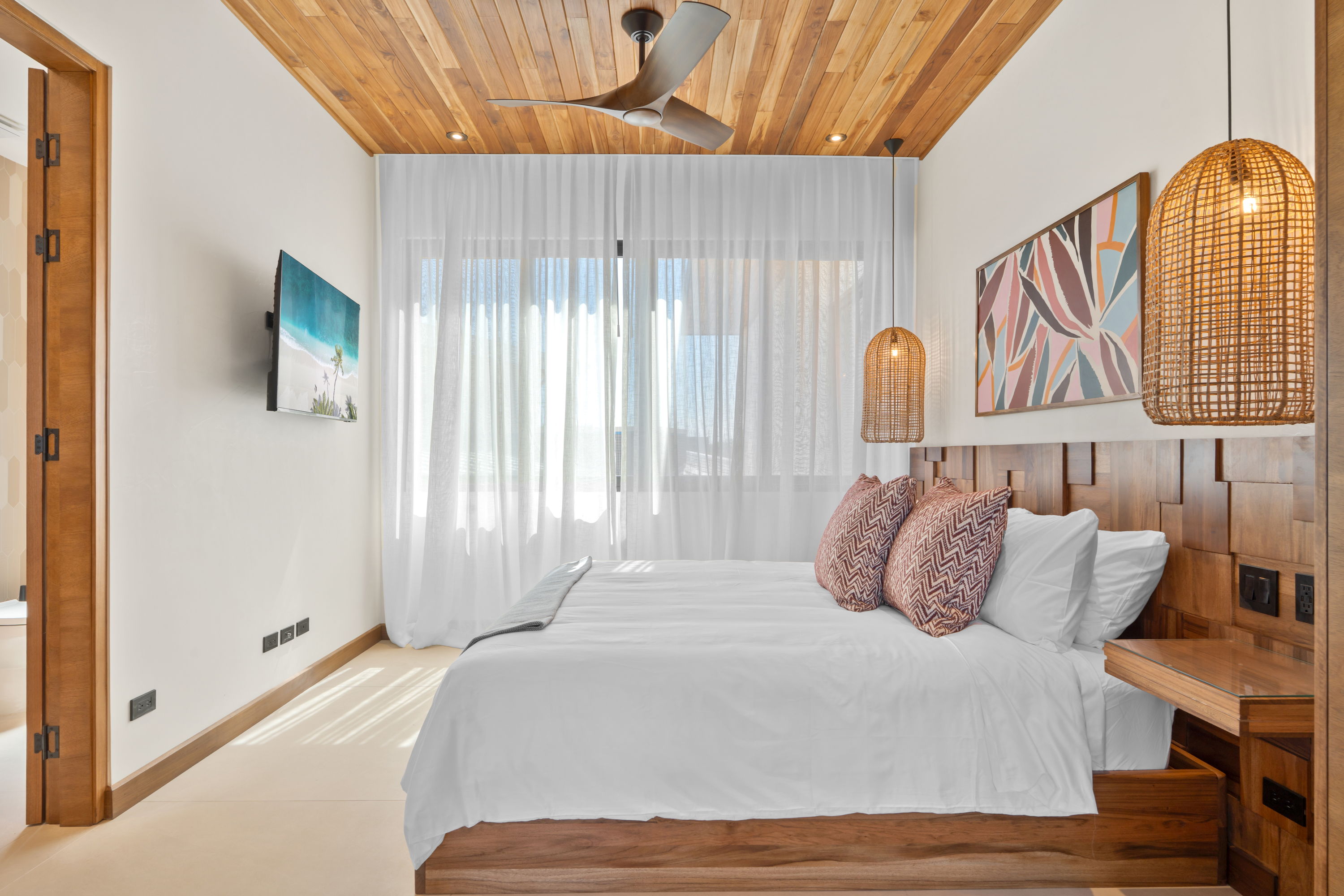 Bedroom — 3 / 33