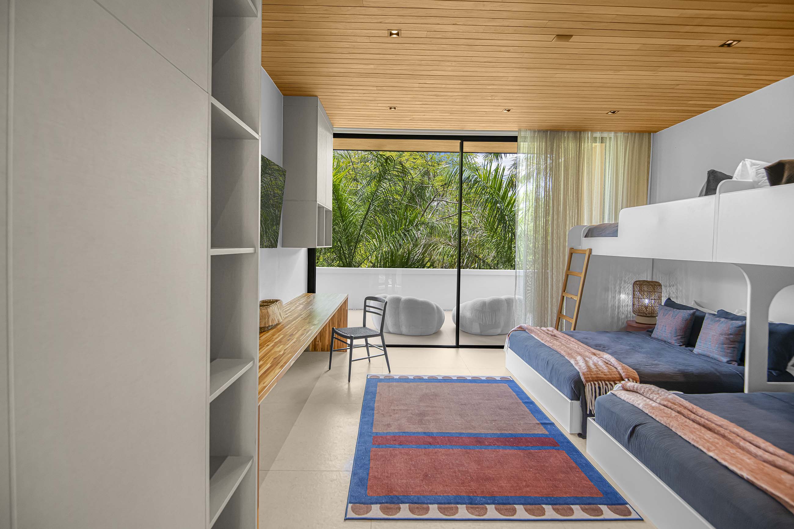 Bedroom — 24 / 33