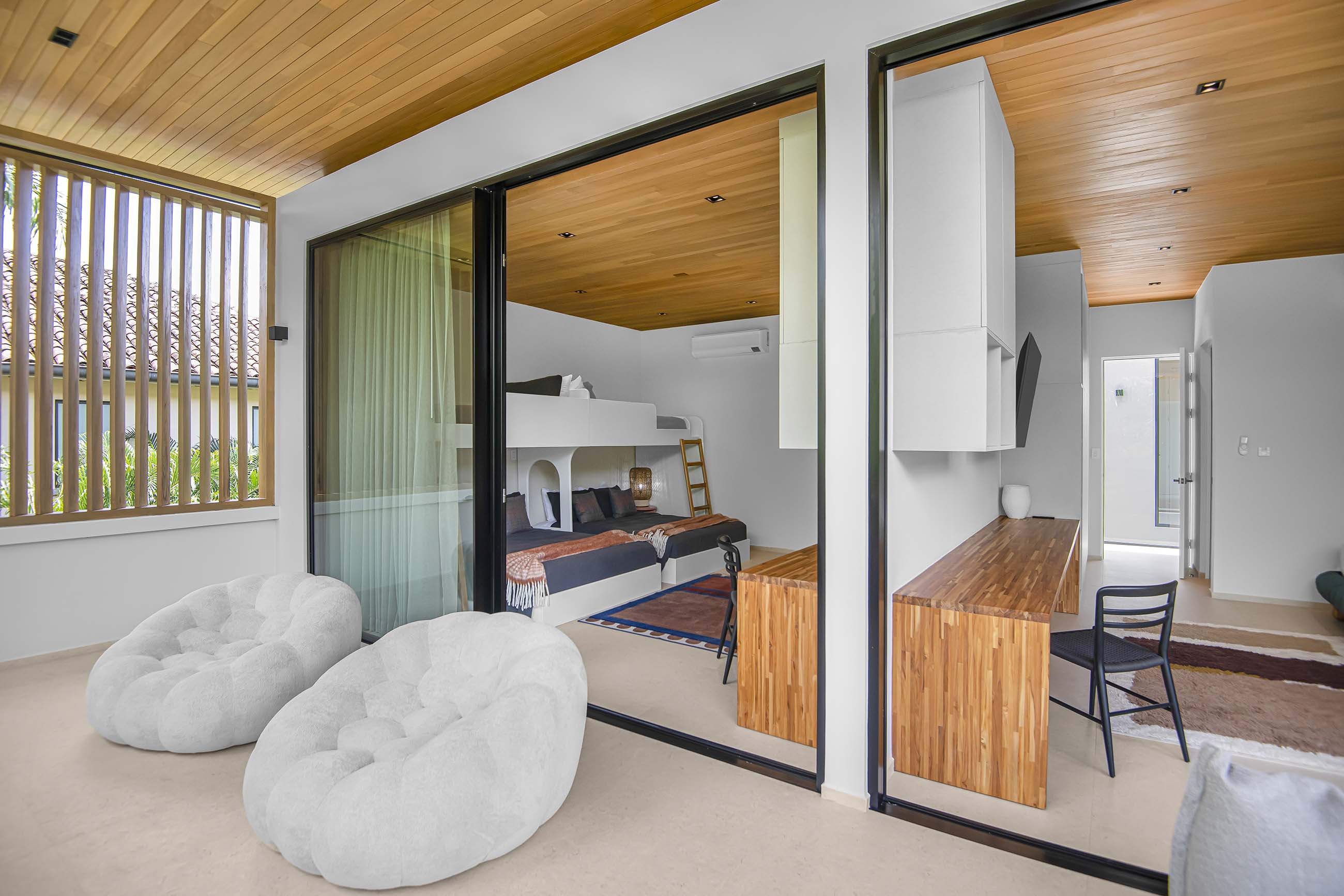 Bedroom — 25 / 33