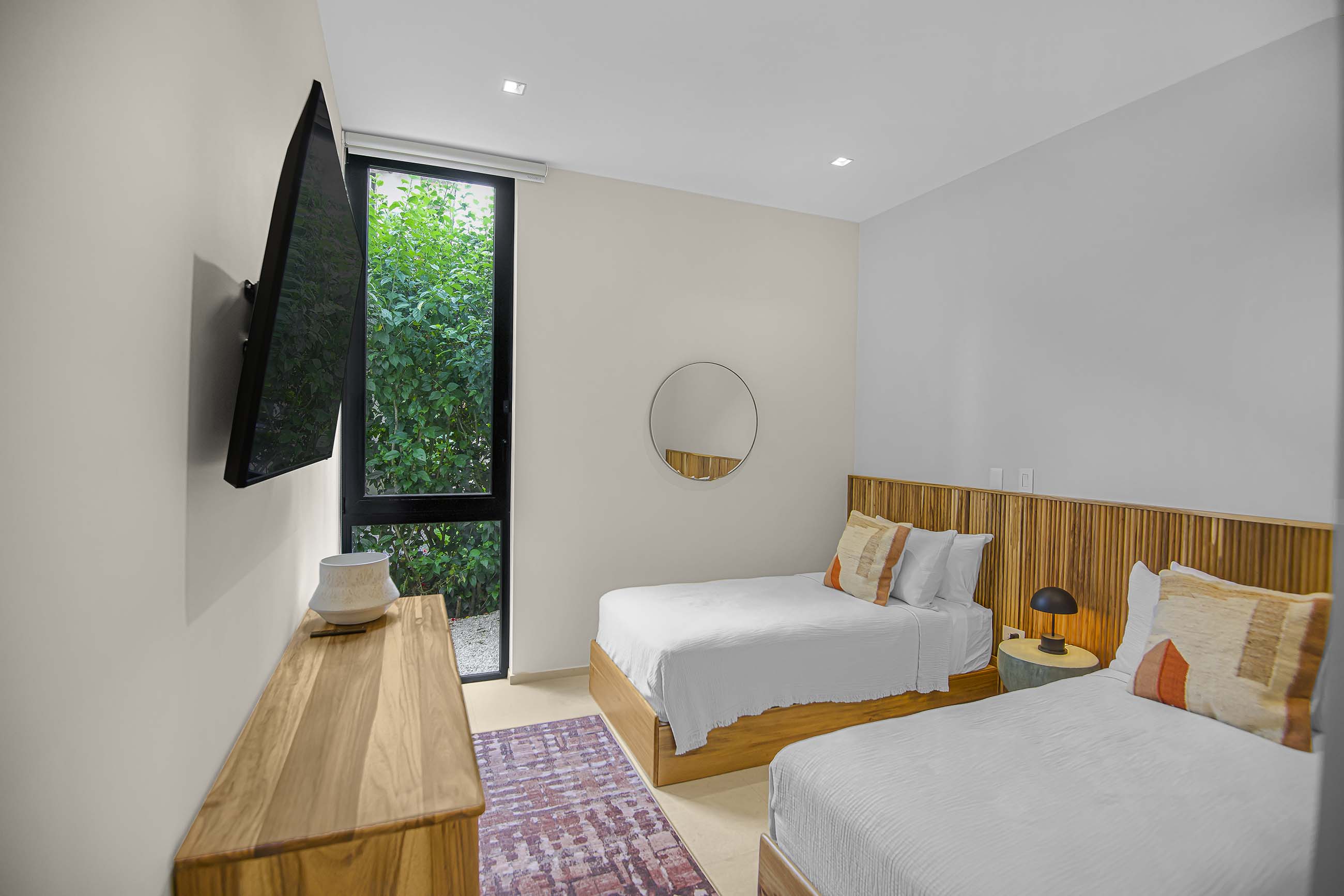 Bedroom — 26 / 33