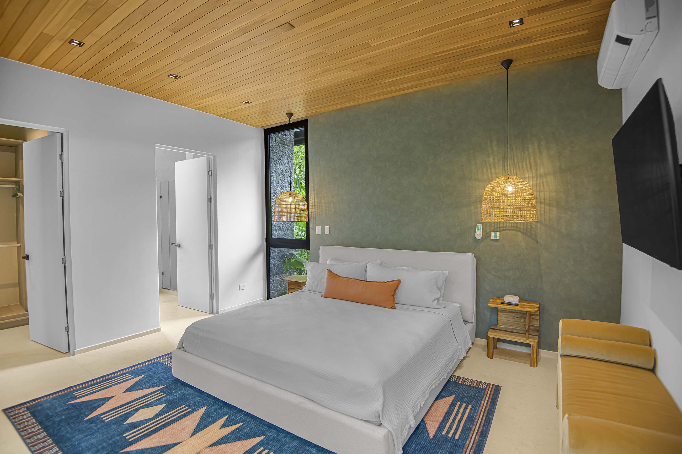 Bedroom — 27 / 33